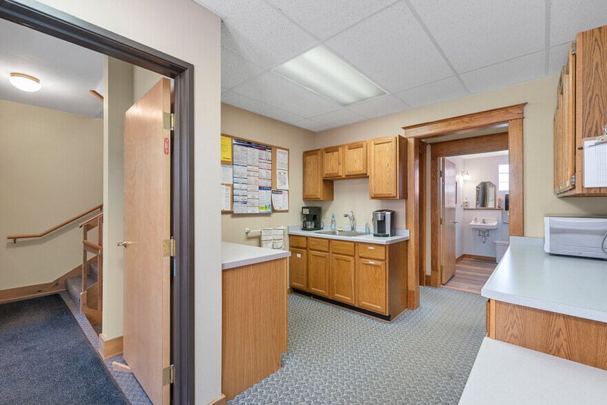 More Photos Of N90W16995 Appleton Ave, Menomonee Falls Office For Sale