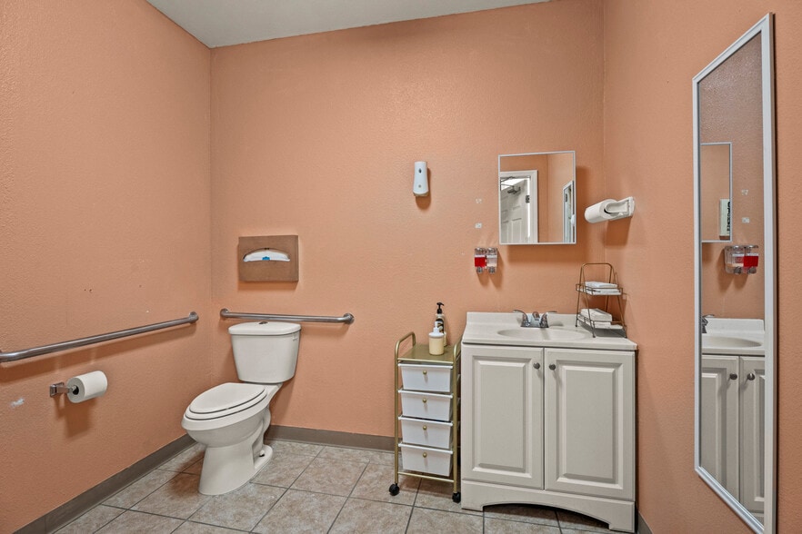 More Photos Of 3239 Old Winter Garden Rd, Orlando Flex For Sale