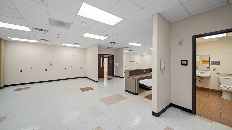 More Photos Of 910 N Highway 146, Baytown Medical For Sale
