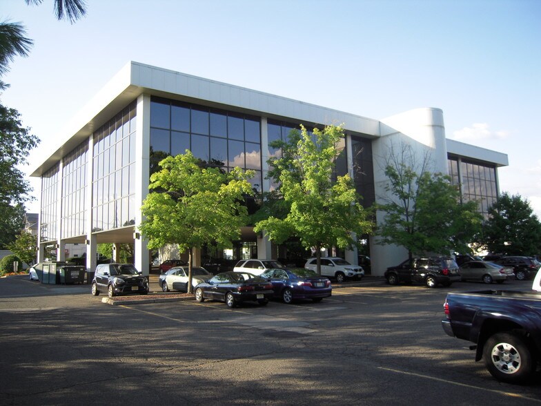 More Photos Of 33-00 Broadway, Fair Lawn Office For Lease