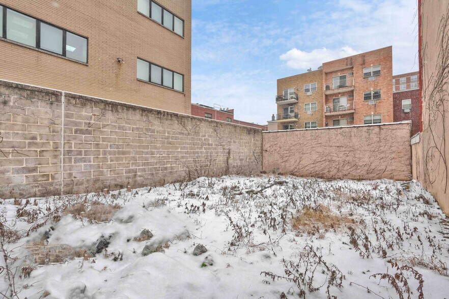 More Photos Of 2309 Broadway, Astoria Apartments For Lease