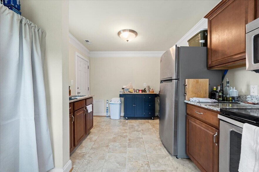 More Photos Of 1911 Dixon St, Fredericksburg Freestanding For Sale