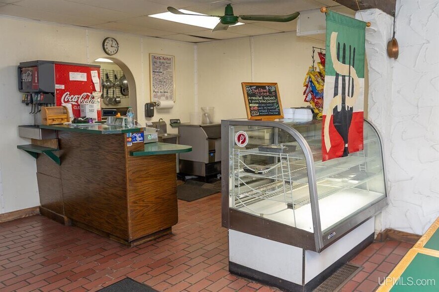 More Photos Of 824 N 3rd St, Marquette Specialty For Sale