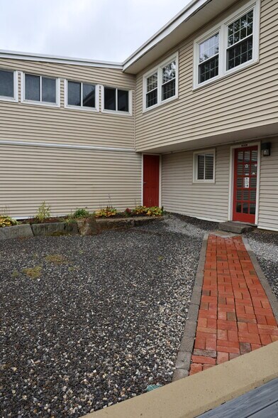 More Photos Of 807 NH-3A, Bow Light Manufacturing For Sale