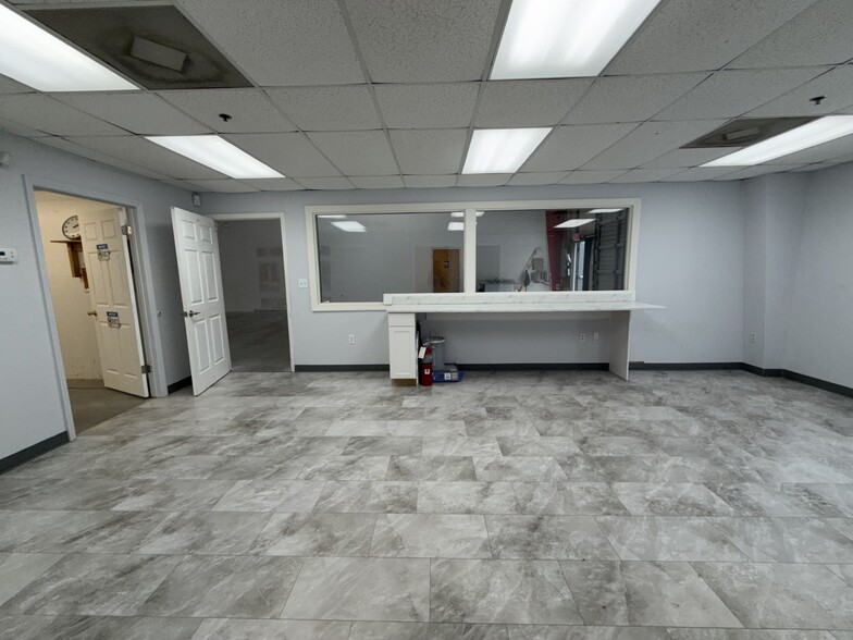 More Photos Of 200 Varnfield Dr, Summerville Warehouse For Lease