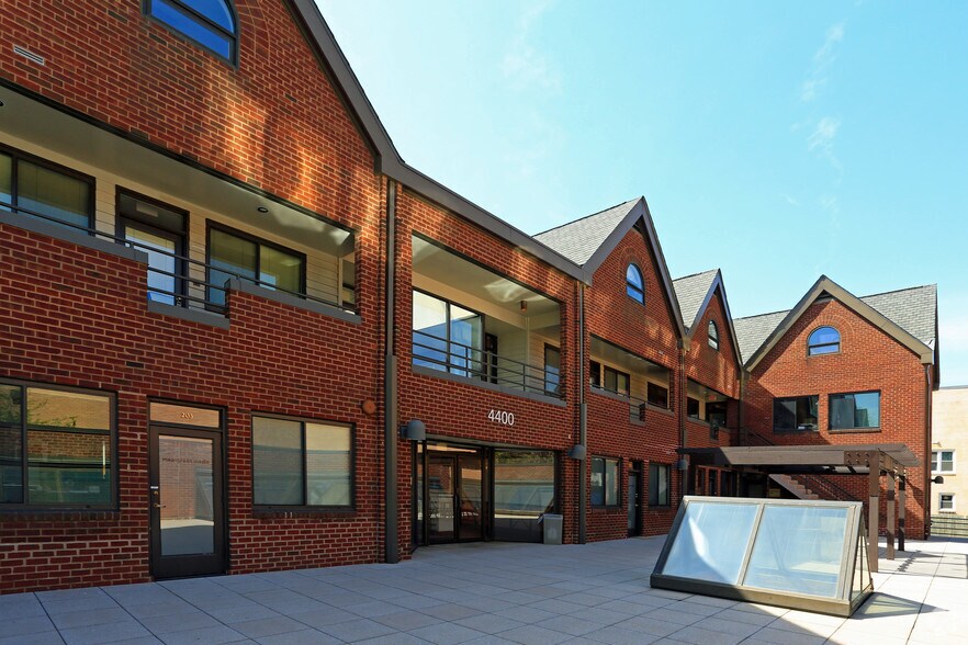 More Photos Of 4400 MacArthur Blvd NW, Washington Office For Sale