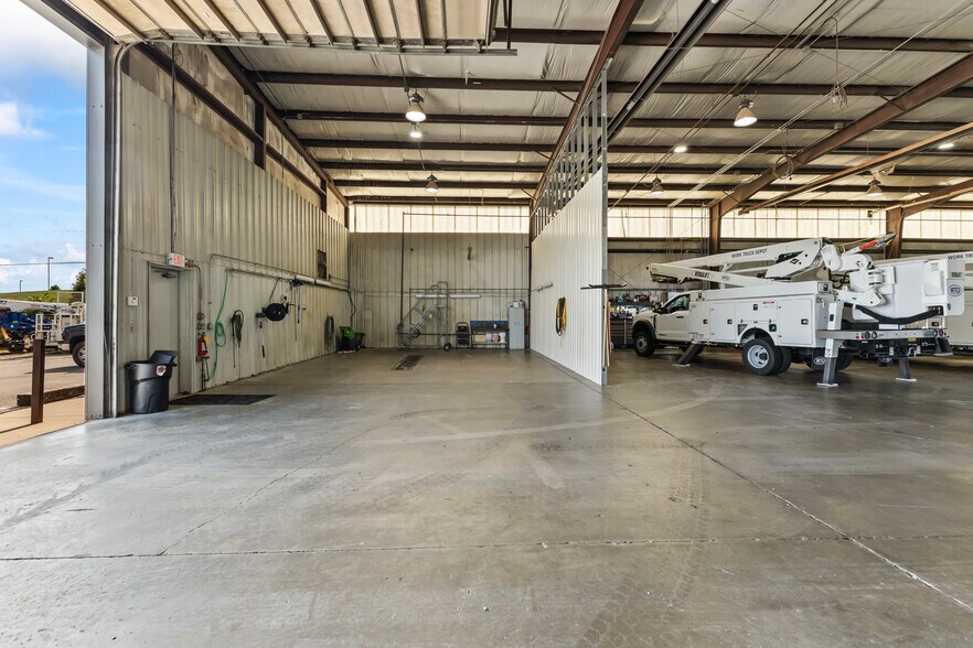 More Photos Of 2606 E Rock Haven Rd, Harrisonville Light Manufacturing For Lease