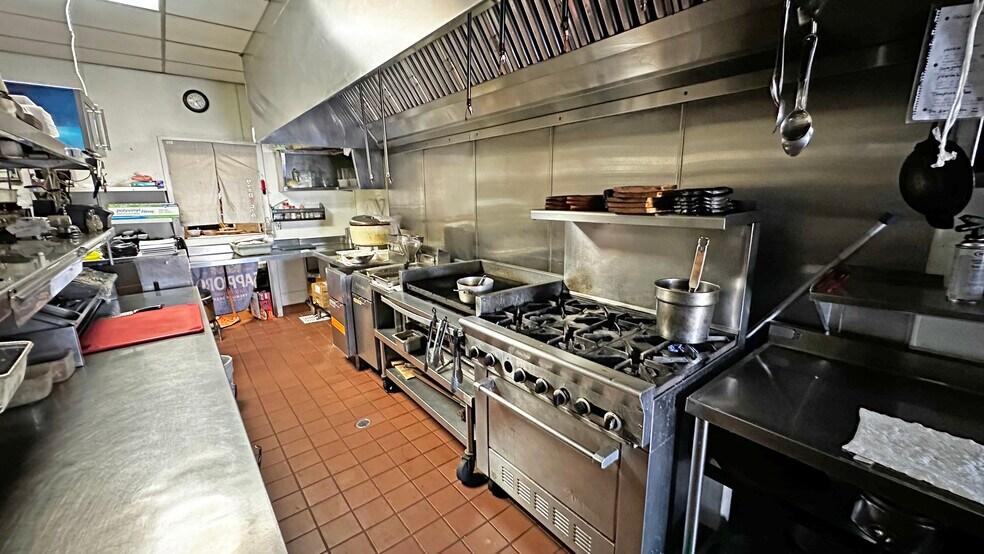 More Photos Of 296 Hegenberger Rd, Oakland Restaurant For Sale
