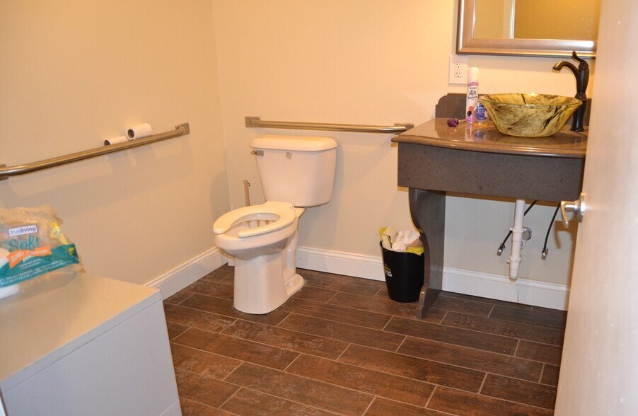 More Photos Of 10403 N Roscommon Rd, Roscommon Warehouse For Sale