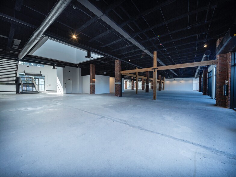 More Photos Of 2650 St Clair Av W, Toronto Freestanding For Sale