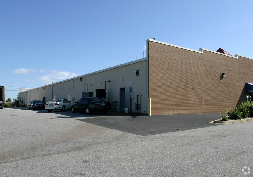 More Photos Of 654 Fairview Rd, Simpsonville Unknown For Lease