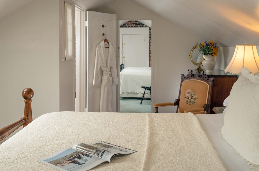 More Photos Of 40 Union St, Blue Hill Hospitality For Sale