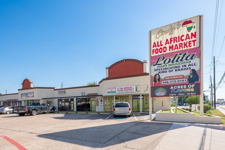More Photos Of 921 Cypress Creek Pky, Houston Storefront For Sale