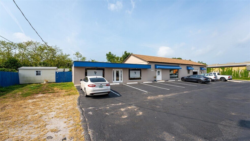 More Photos Of 2430 17th St, Sarasota Freestanding For Sale
