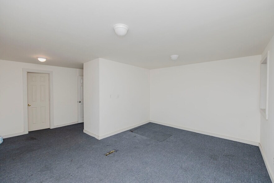 More Photos Of 2013 S Broadway St, Wichita Auto Dealership For Sale