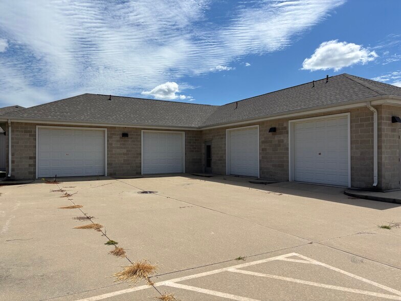 More Photos Of 11 Cottonwood Dr, Chatham Specialty For Lease