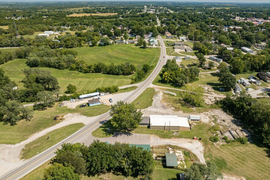 More Photos Of 1302 W US Highway 71, Savannah Industrial For Sale