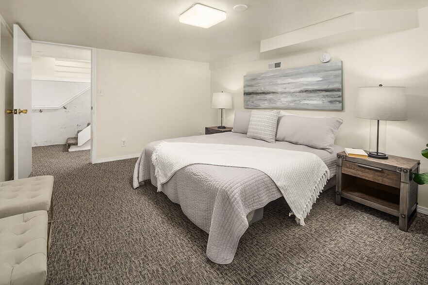 More Photos Of 5011 5th Ave NE, Seattle Apartments For Sale