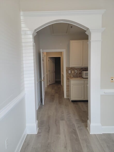 More Photos Of 1007 Weatherstone Pky, Woodstock Office For Lease