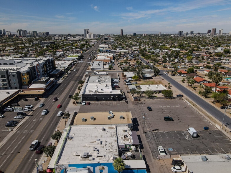 More Photos Of 1730 E McDowell Rd, Phoenix Bar For Lease