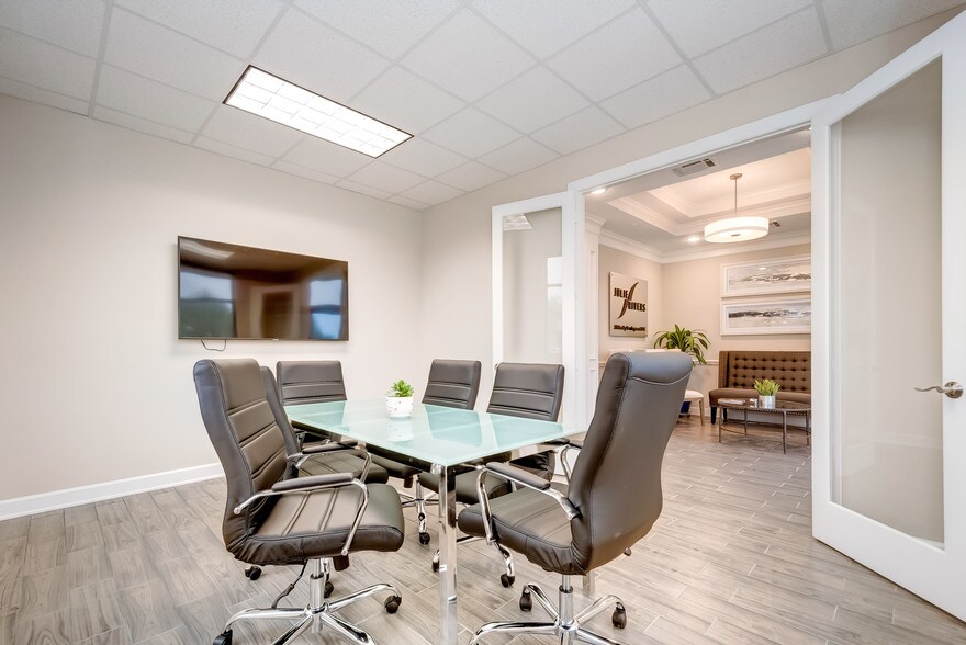 More Photos Of 202 Industrial Blvd, Sugar Land Office For Lease