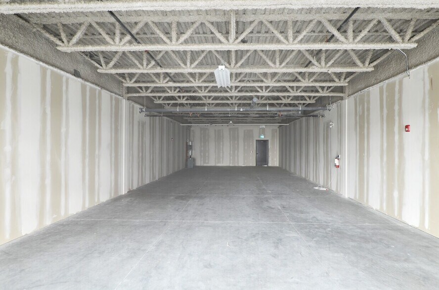 More Photos Of 28 Kingsview, Airdrie Storefront Retail Office For Sale