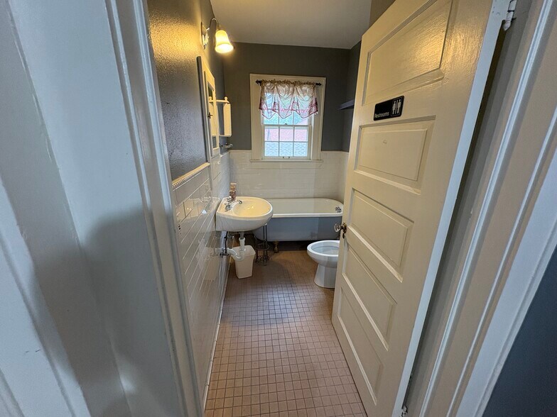 More Photos Of 106 S Church St, McKinney Loft Creative Space For Lease