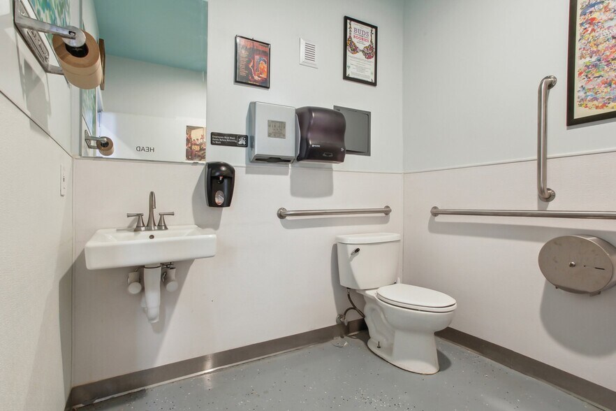 More Photos Of 963 Federal Blvd, Denver Storefront For Lease