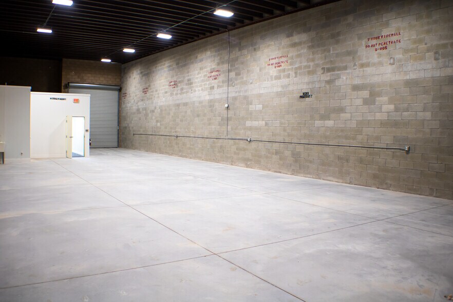 More Photos Of 3558 Plover Ave, Naples Light Manufacturing For Sale