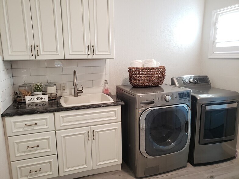 More Photos Of 10910 Ruden Rd, North Fort Myers Specialty For Sale