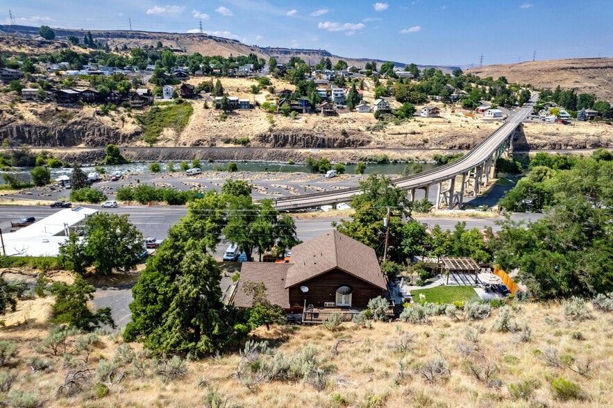 More Photos Of 210 Hartman Ave, Maupin Hotel For Sale