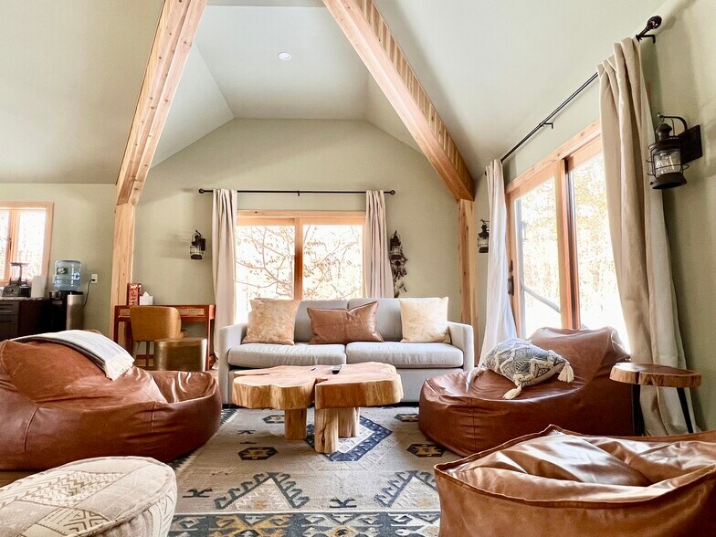 More Photos Of 62 Mount Pleasant Rd, Columbia Specialty For Sale