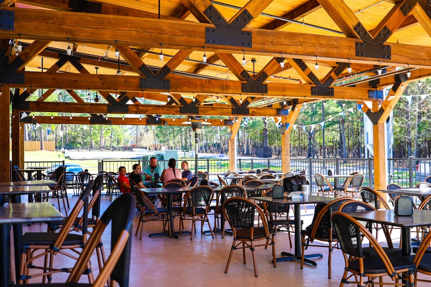 More Photos Of 3525 N Frazier St, Conroe Manufacturing For Sale