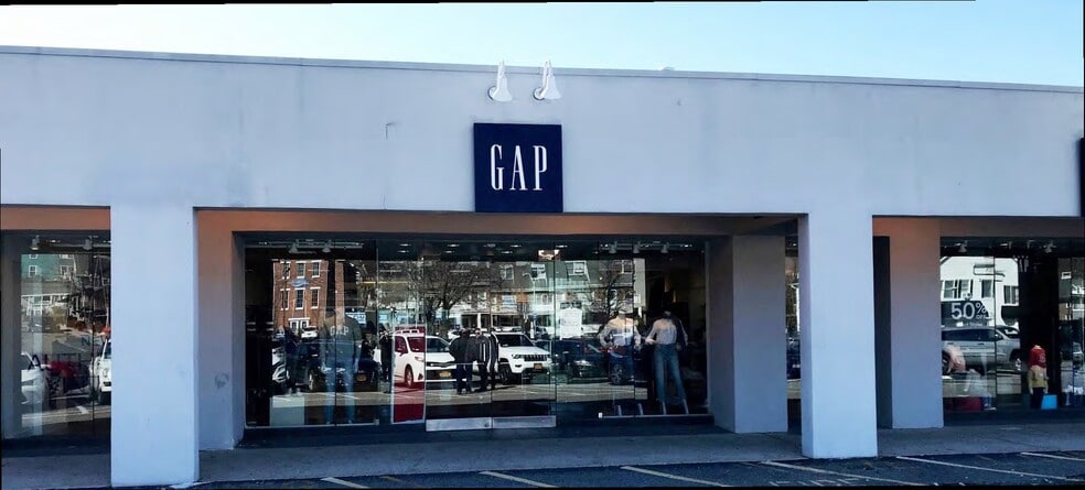 Primary Photo Of 100 Arden Pl, Port Jefferson Freestanding For Lease