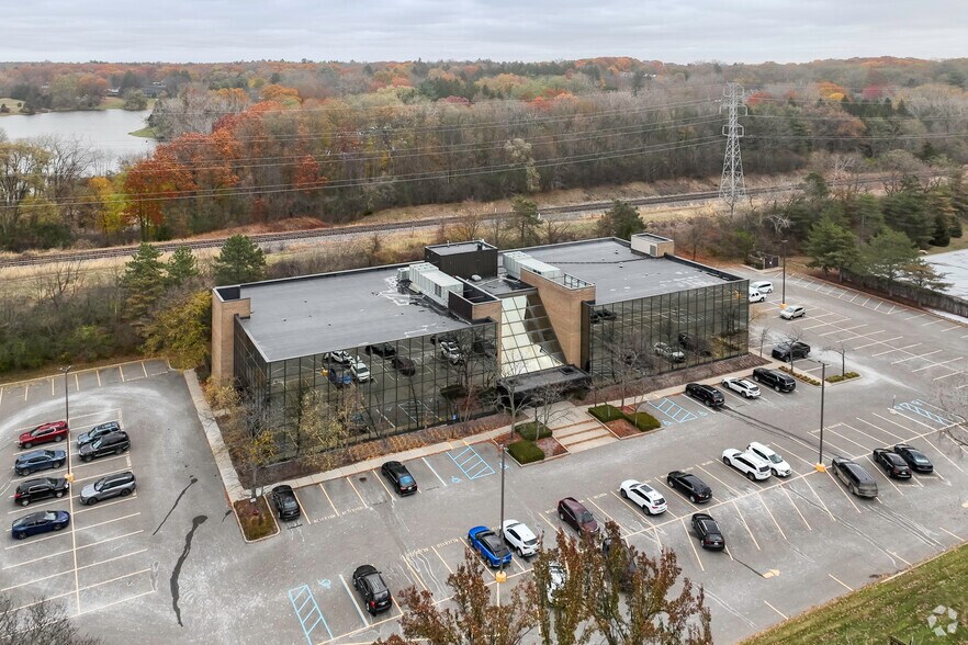 More Photos Of 300 E Long Lake Rd, Bloomfield Hills Office For Sale