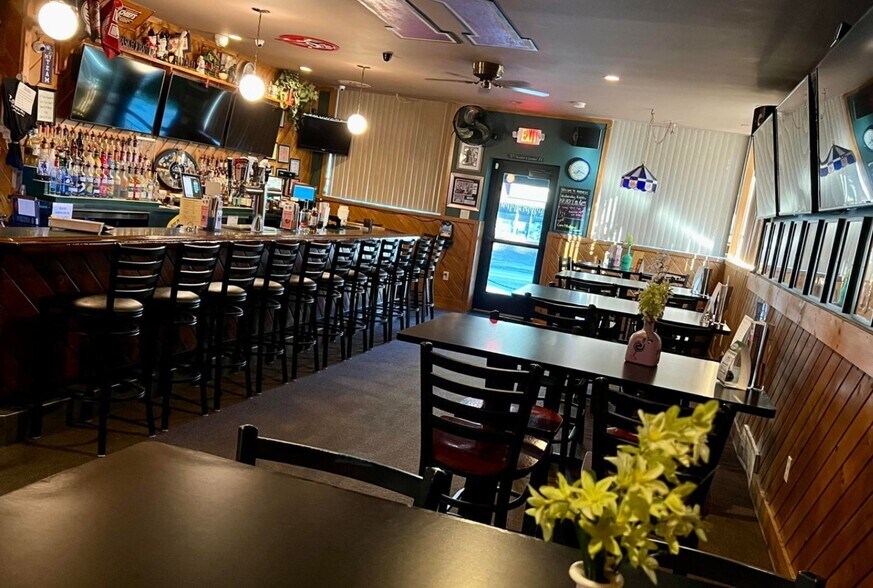 More Photos Of 1524 Van Vranken Ave, Schenectady Bar For Sale