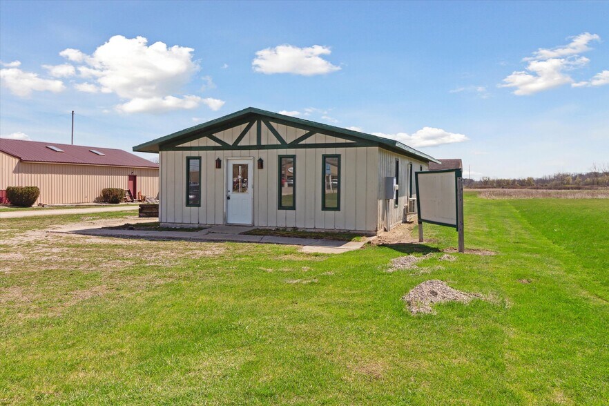 More Photos Of 1395 W Monroe Rd, Saint Louis Office For Sale