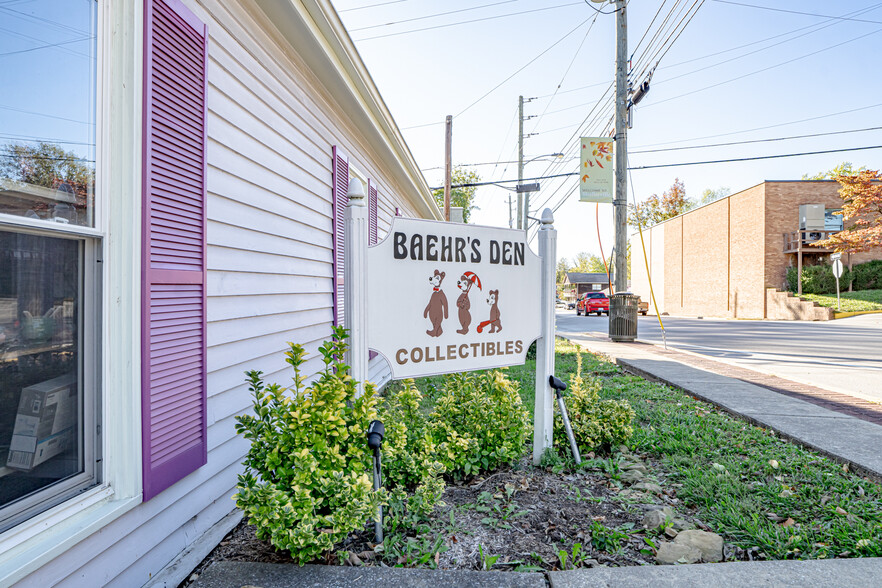 Primary Photo Of 724 Washington St, Shelbyville Freestanding For Sale