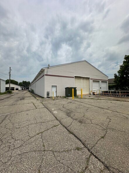 More Photos Of 4600 N Grand River Ave, Lansing Warehouse For Sale