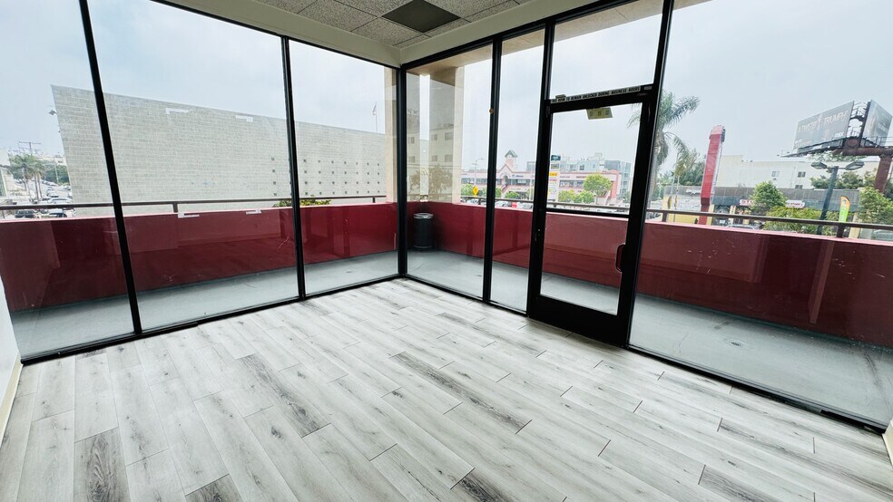More Photos Of 11901 Santa Monica Blvd, Los Angeles Storefront Retail Office For Lease
