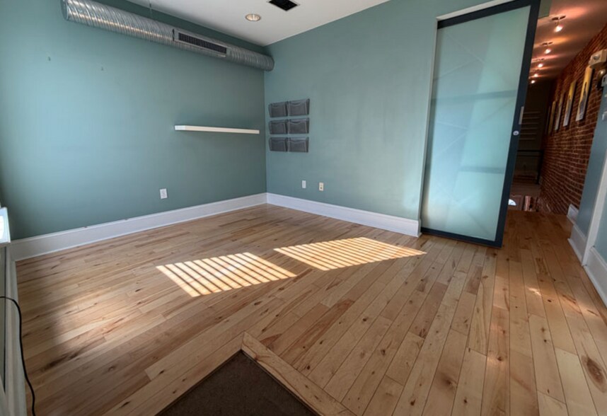 More Photos Of 3237 Eastern Ave, Baltimore Office For Lease