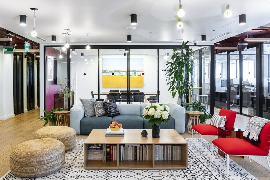 More Photos Of 555 W 5th St, Los Angeles Office For Lease