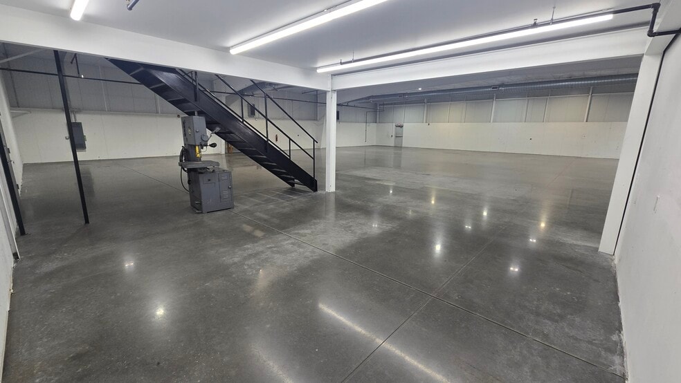 More Photos Of 197 Thunder Rd, Mooresville Light Distribution For Lease
