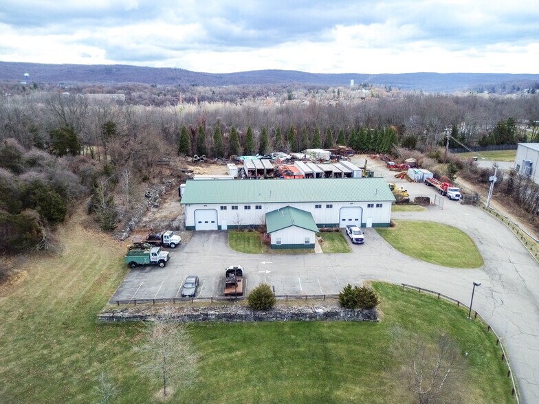 More Photos Of 10 Park Dr, Franklin Warehouse For Lease