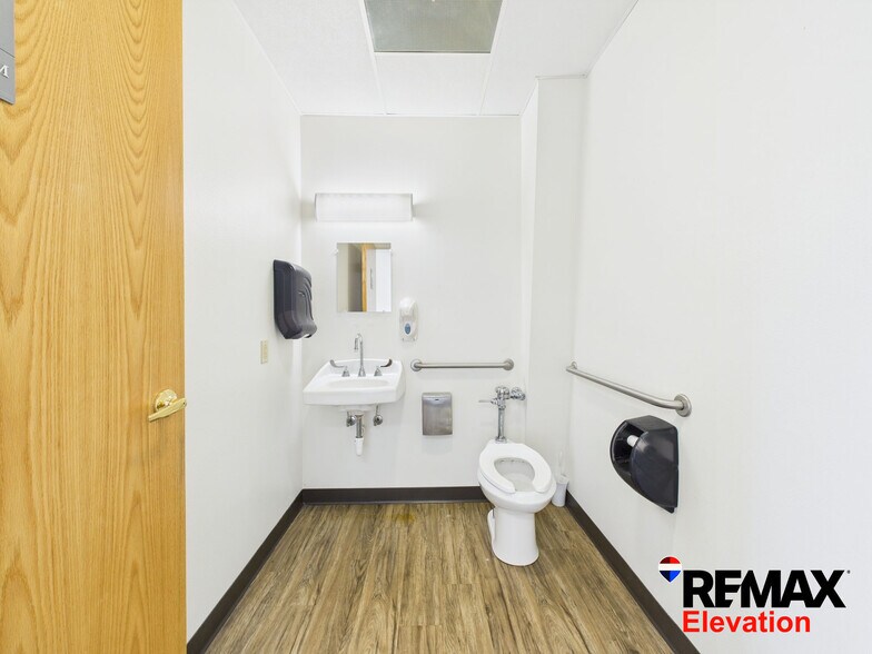 More Photos Of 156 N 6th St, Basin Office For Lease