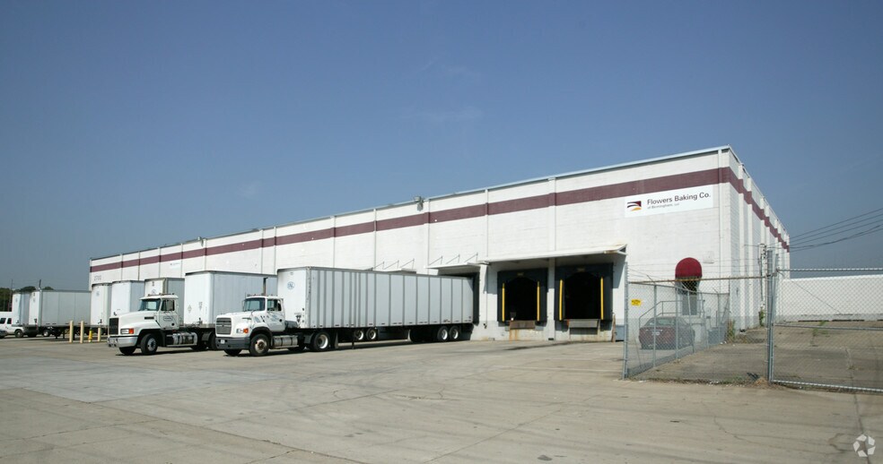 More Photos Of 2700 13th St W, Birmingham Warehouse For Lease