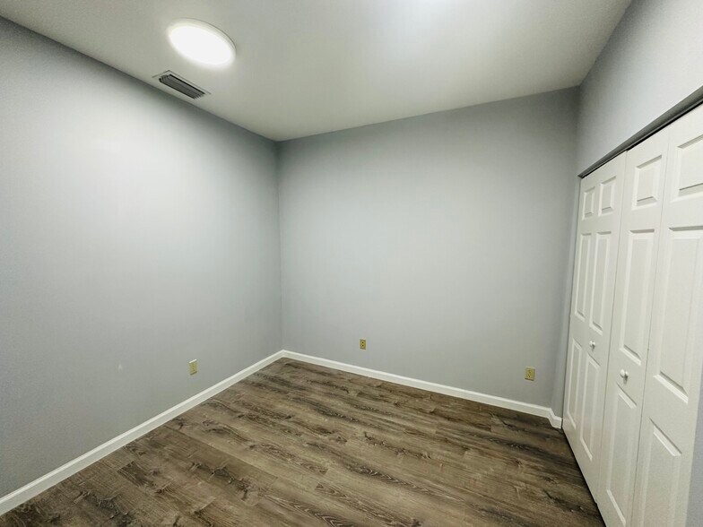 More Photos Of 6550 St Augustine Rd, Jacksonville Medical For Lease