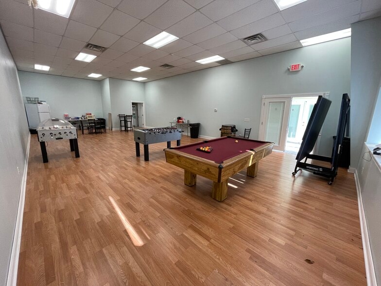 More Photos Of 195 E Hamburg St, Pinckney Office For Lease