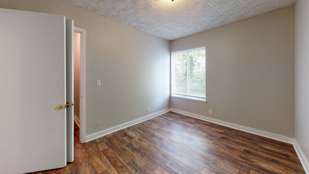 More Photos Of 1001 W 9th St, Russellville Apartments For Sale