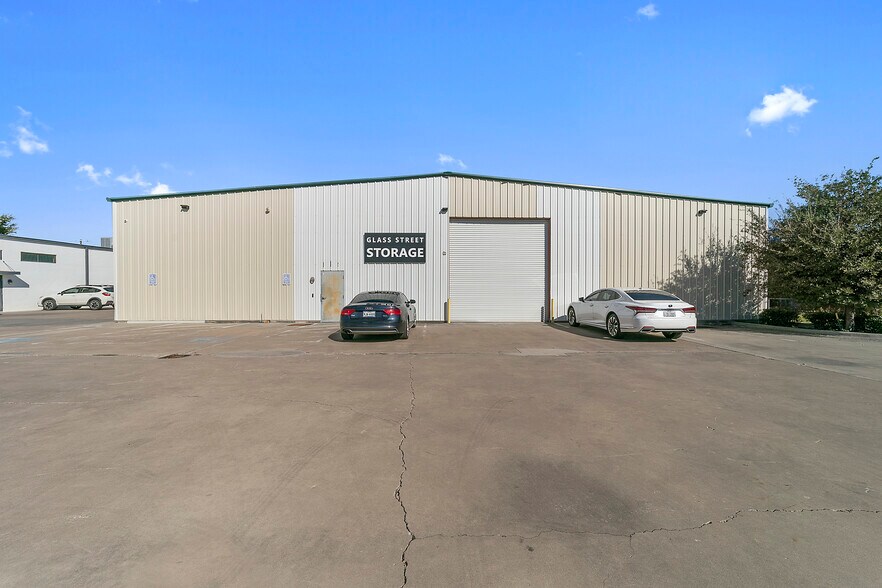 More Photos Of 136 Glass St, Dallas Storefront For Lease